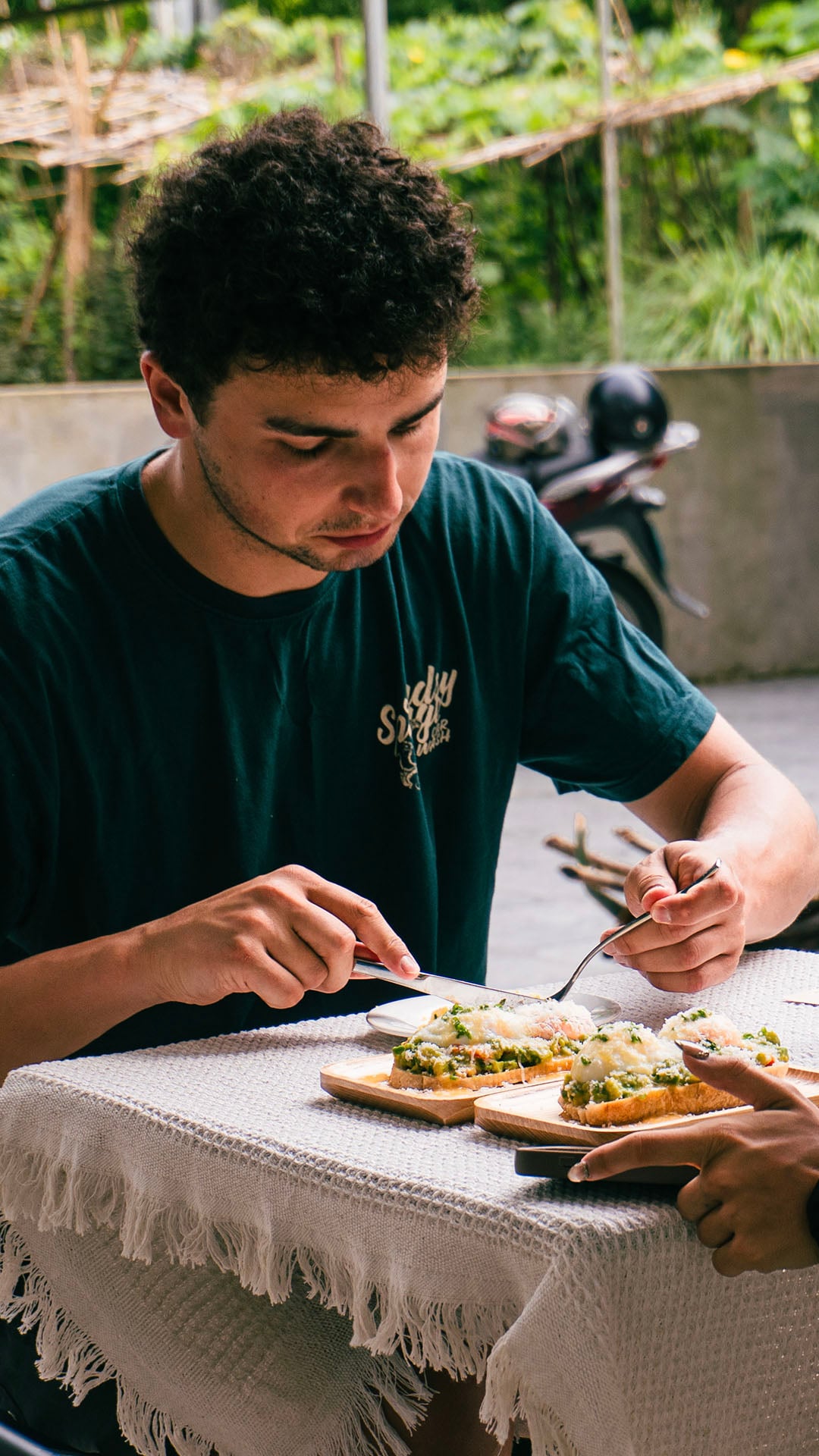 L'Telle Eatery - Customers